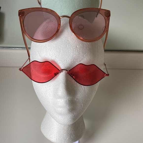 2 FUN Tinted Sunglasses & Case: KISS LIP Shape Wire Frame & Large Plastic Frame - Picture 9 of 10